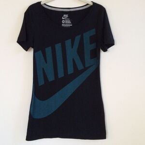 𝅺NIKE BLACK TEE